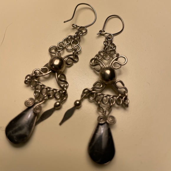 Handmade Silver and Onyx one of a kind dangle earrings with closable clasp - Picture 4 of 5